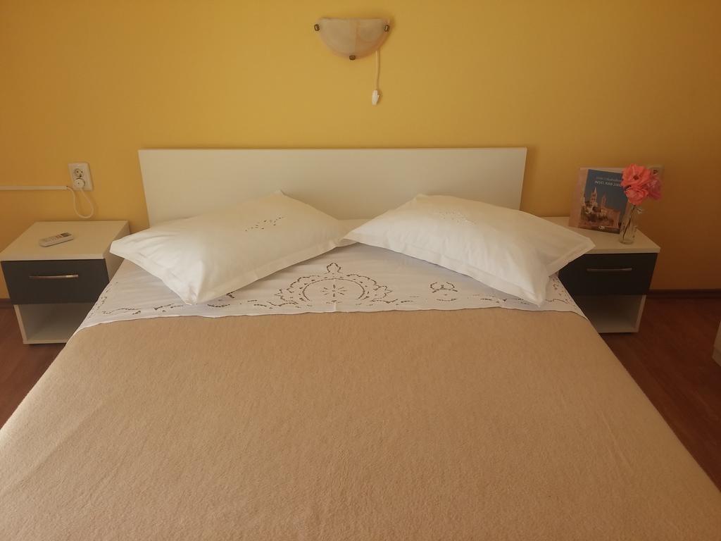 Apartments & Rooms Brna Banjol 외부 사진